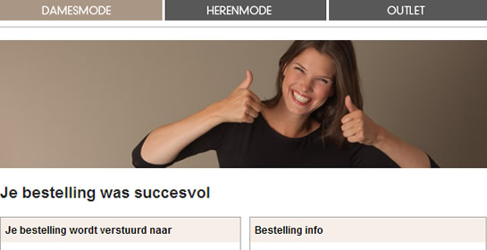 Perfectly basics: vrouw met twee duimen omhoog